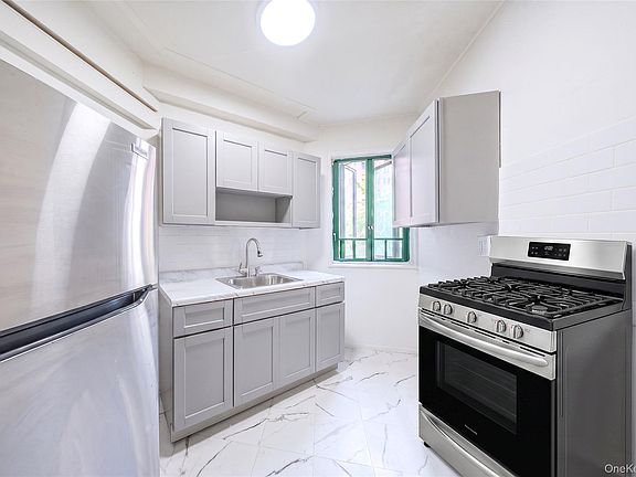 4th image of 1562 Unionport Road #3F