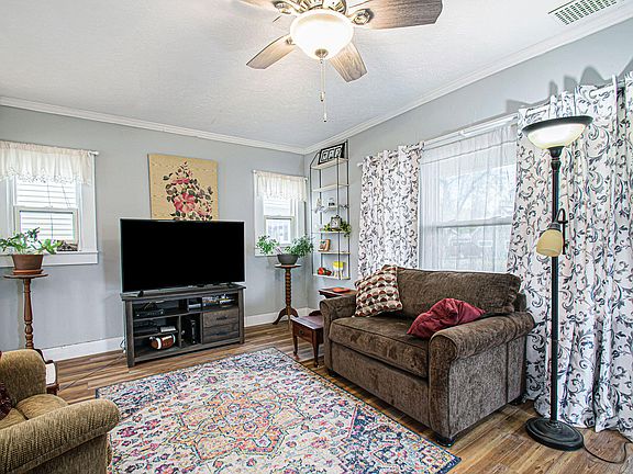 5th image of 216 E Hotchin Ave