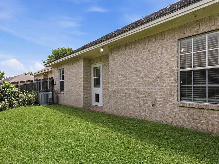 239 Navarro Dr — Photo 23