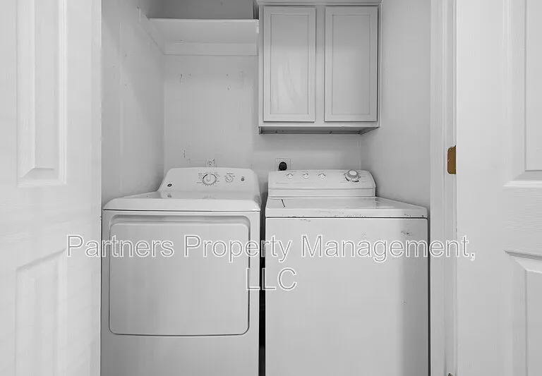 1174 W Hendrix St — Photo 22