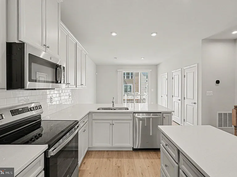 4706 Torrey Ln — Photo 8