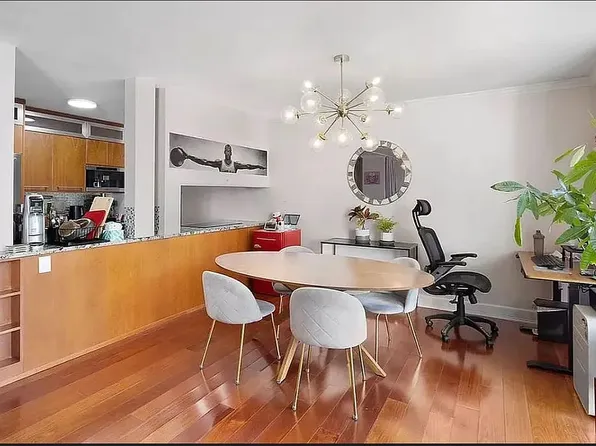 224 E 52nd St APT 11, New York, NY 10022