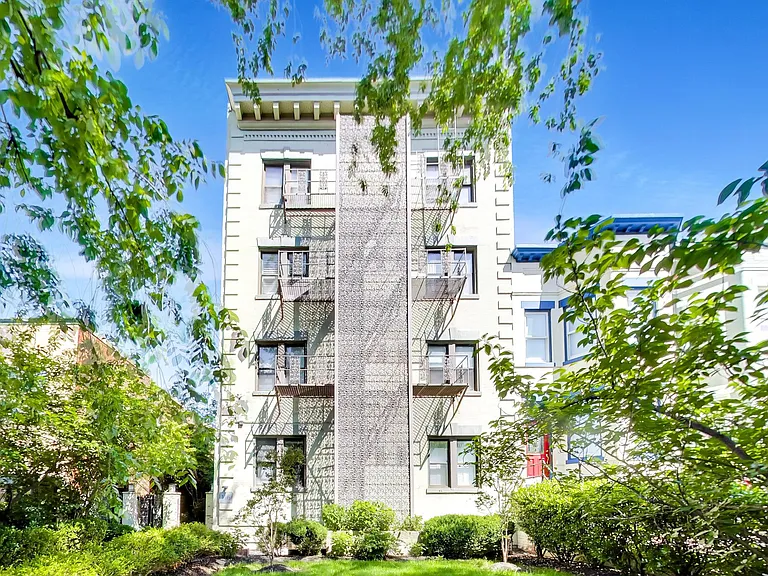 116 N Carolina Ave SE #302 — Photo 1
