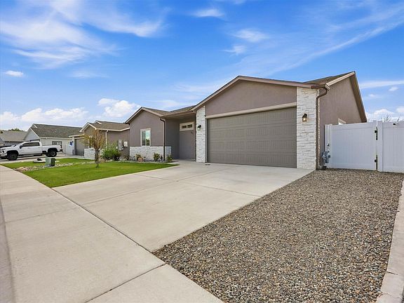 3rd image of 2879 Streamside Ave