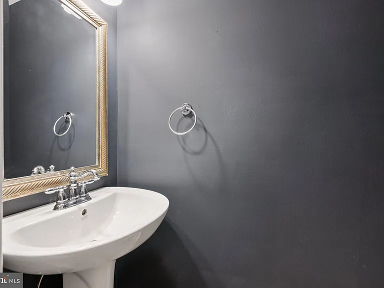 1814 E Pratt St — Photo 11