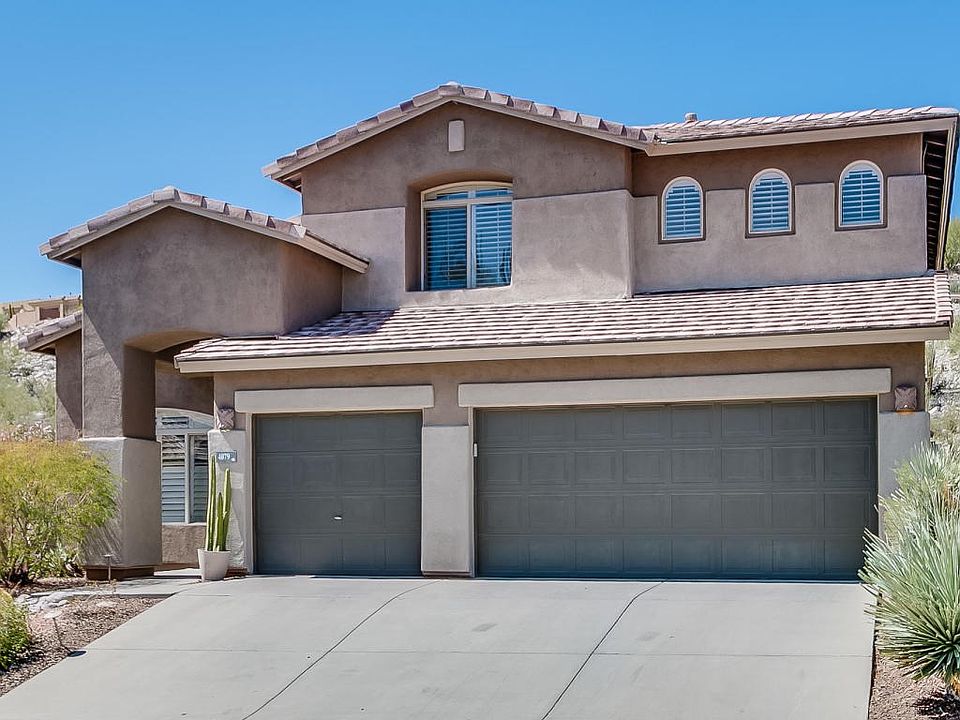 1st image of 4079 N Sunset Cliff Pl