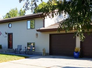 1429 Pebble Beach Rd, Mitchell, SD 57301