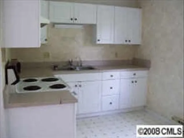 208 Springhill Dr, Matthews, NC 28104