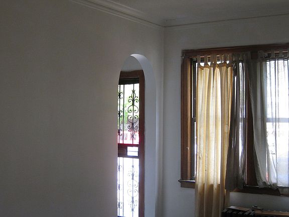 2nd image of 3644 S Hermitage Ave