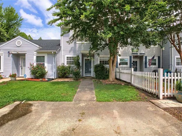 2102 Victoria Ct, Carrollton, VA 23314
