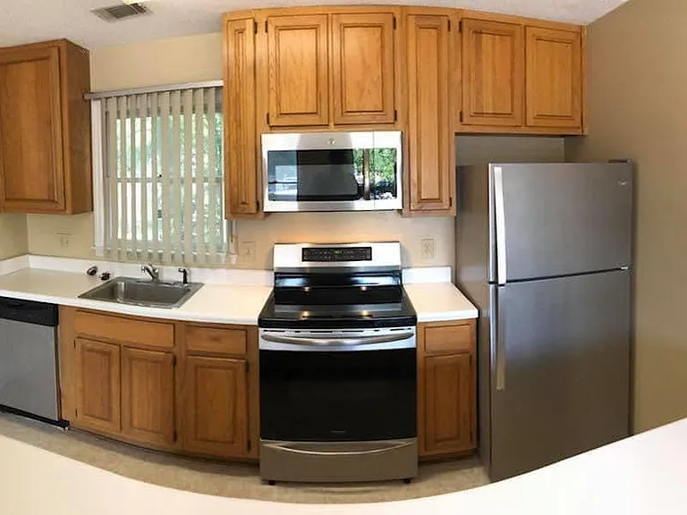 528 Genelda Ave #17 — Photo 1
