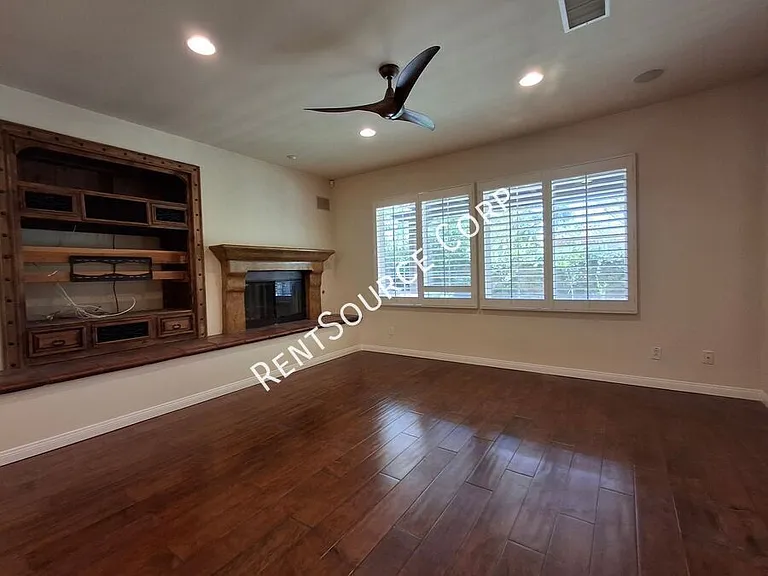 24310 Las Palmas St — Photo 9