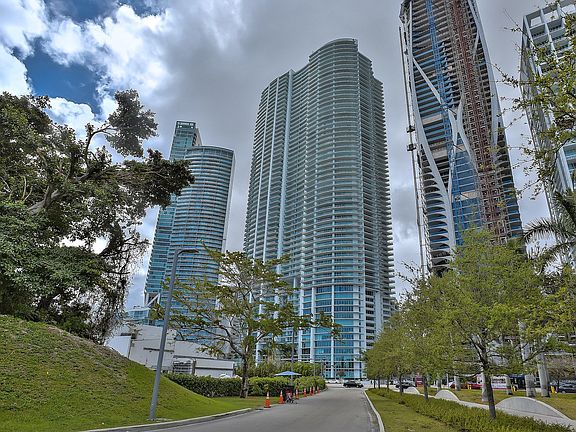 2nd image of 900 Biscayne Blvd APT 1701