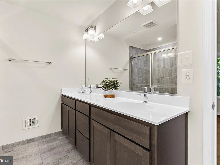 1102 Thomas Trl — Photo 22
