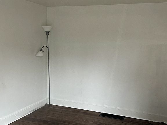 2nd image of 1009 Center St