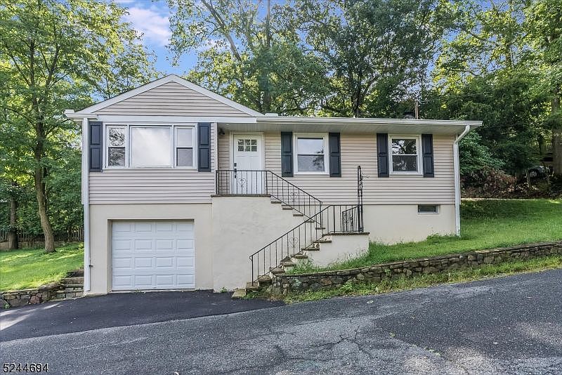 15 Hillside Ave, Hopatcong, NJ 07843 | Zillow