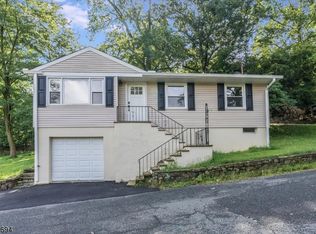 15 Hillside Ave, Hopatcong, NJ 07843