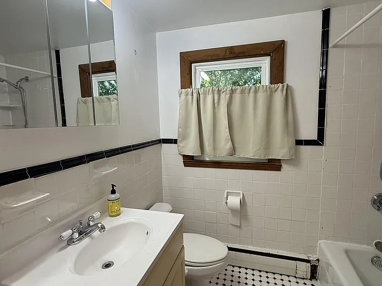 21 Jerome St — Photo 16