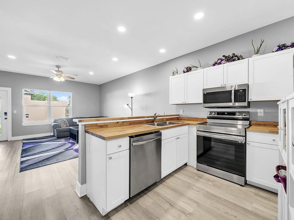 1st image of 207 Ann Cir #9