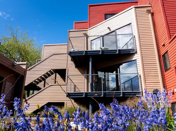 606 NW Naito Pkwy APT A8, Portland, OR 97209