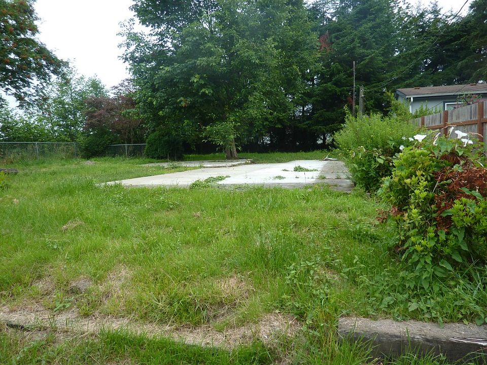 2nd image of 15601 79th Ave E