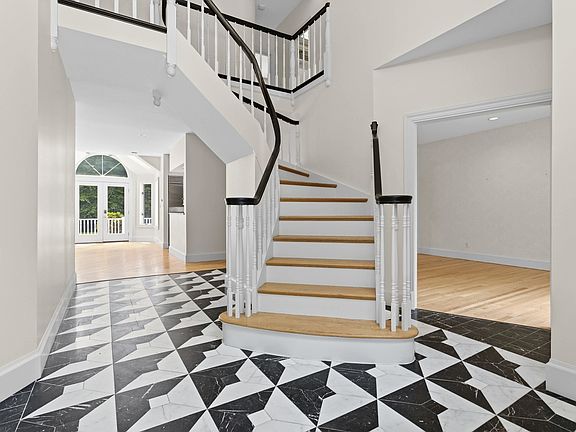 3rd image of 3 Oak Lane