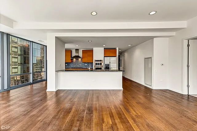 240 E Illinois St #1001 — Photo 2