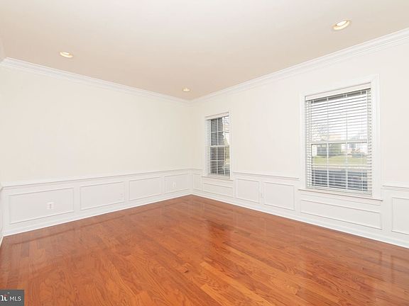3rd image of 13 Old Mill Dr