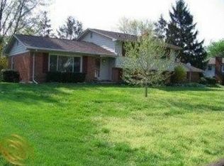 28566 Kendallwood Dr, Farmington Hills, MI 48334