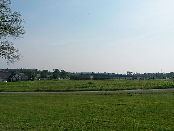 2nd image of 74 Pin Oak Dr