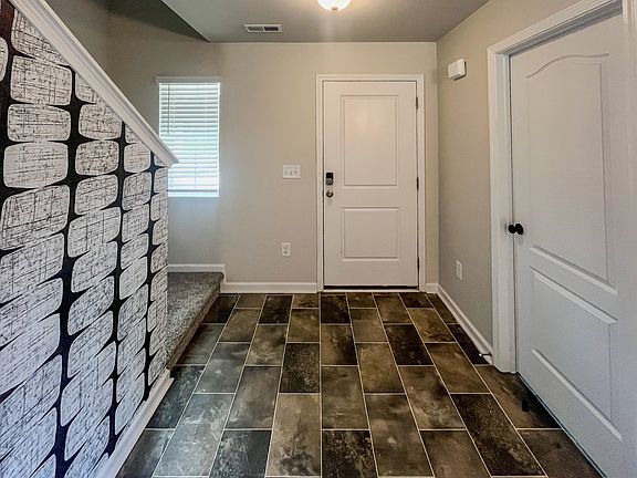 3rd image of 110 Teagarden Ct
