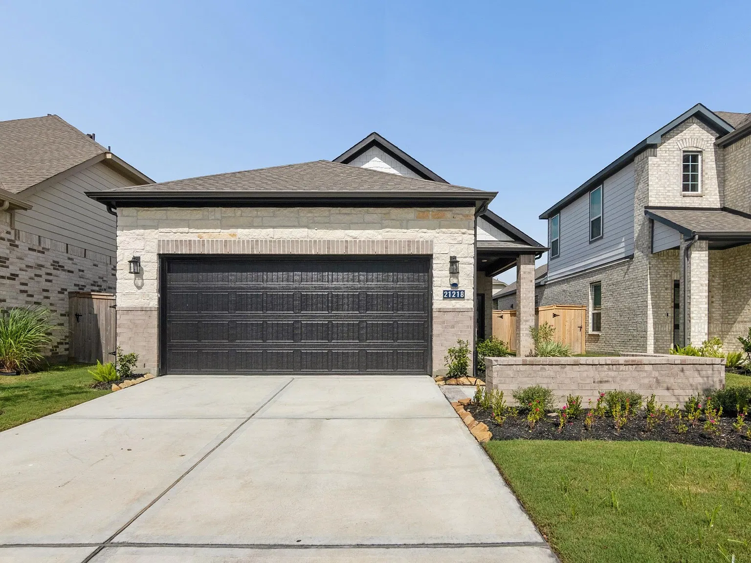 4 bed, 2.0 bath, 1625 sqft, $2,500 — Photo 3