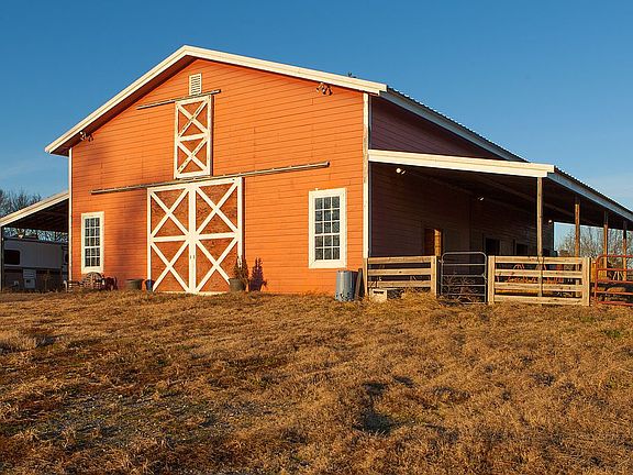 Modern barn with six stalls.