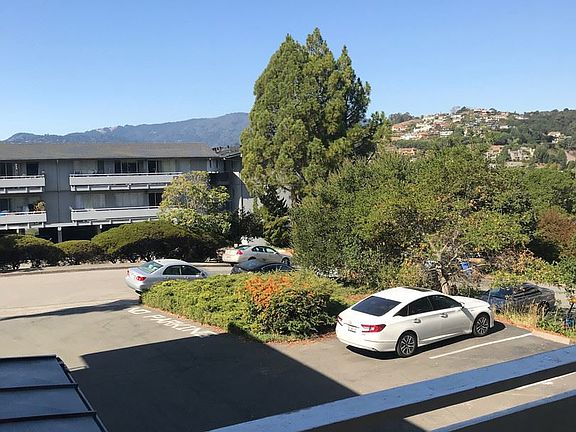 5th image of 2 Circle Dr APT B