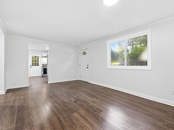 3rd image of 1604 Victory St