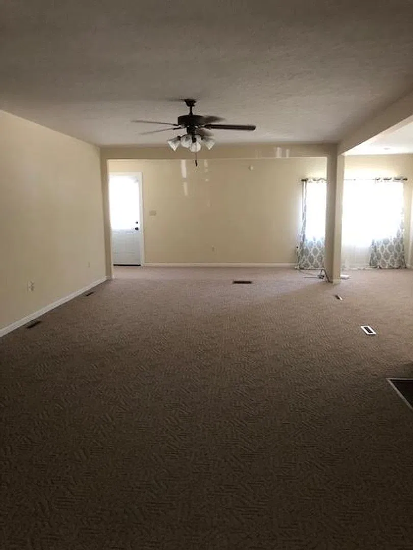 4 Bedroom 2 Bathroom House For Rent — Photo 1