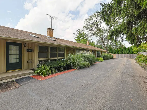 924 N Milwaukee Ave APT D, Libertyville, IL 60048