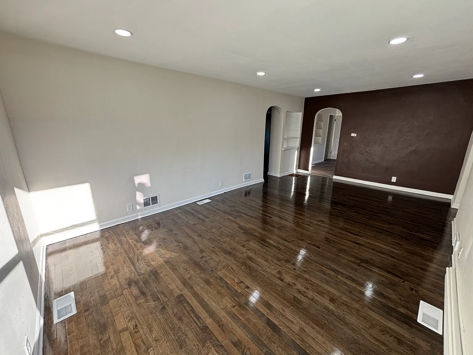 3 bed, 1832 sqft, $1,850 — Photo 3