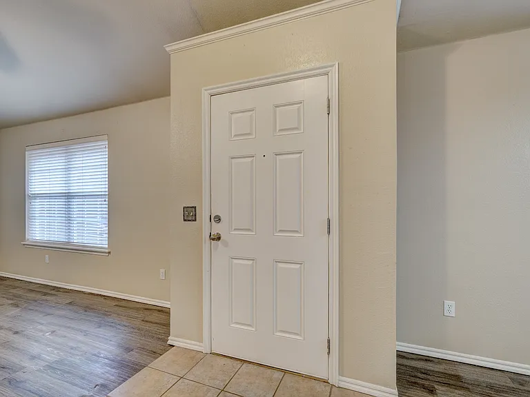 12324 SW 5th St — Photo 2
