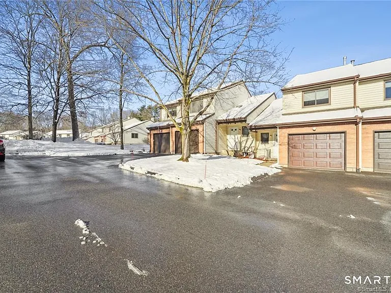 17 Oak Forest Dr #2 — Photo 40