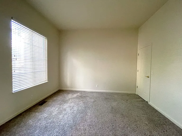 1115 Waverly Dr — Photo 6