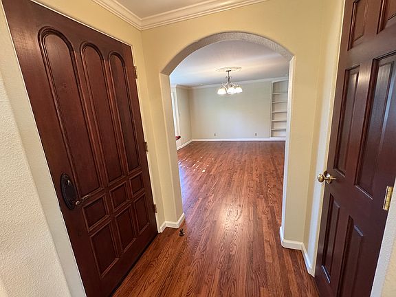 5th image of 255 Circle Dr