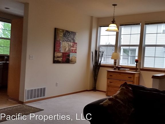 5th image of 22737 NE 5th Ln