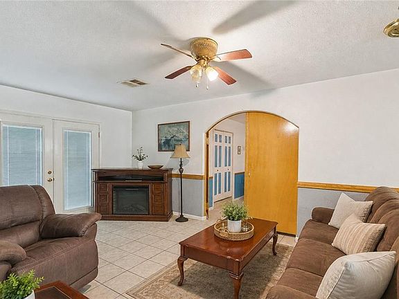 2nd image of 370 Cumberland Dr