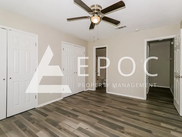 2208 Creekwood Dr — Photo 11