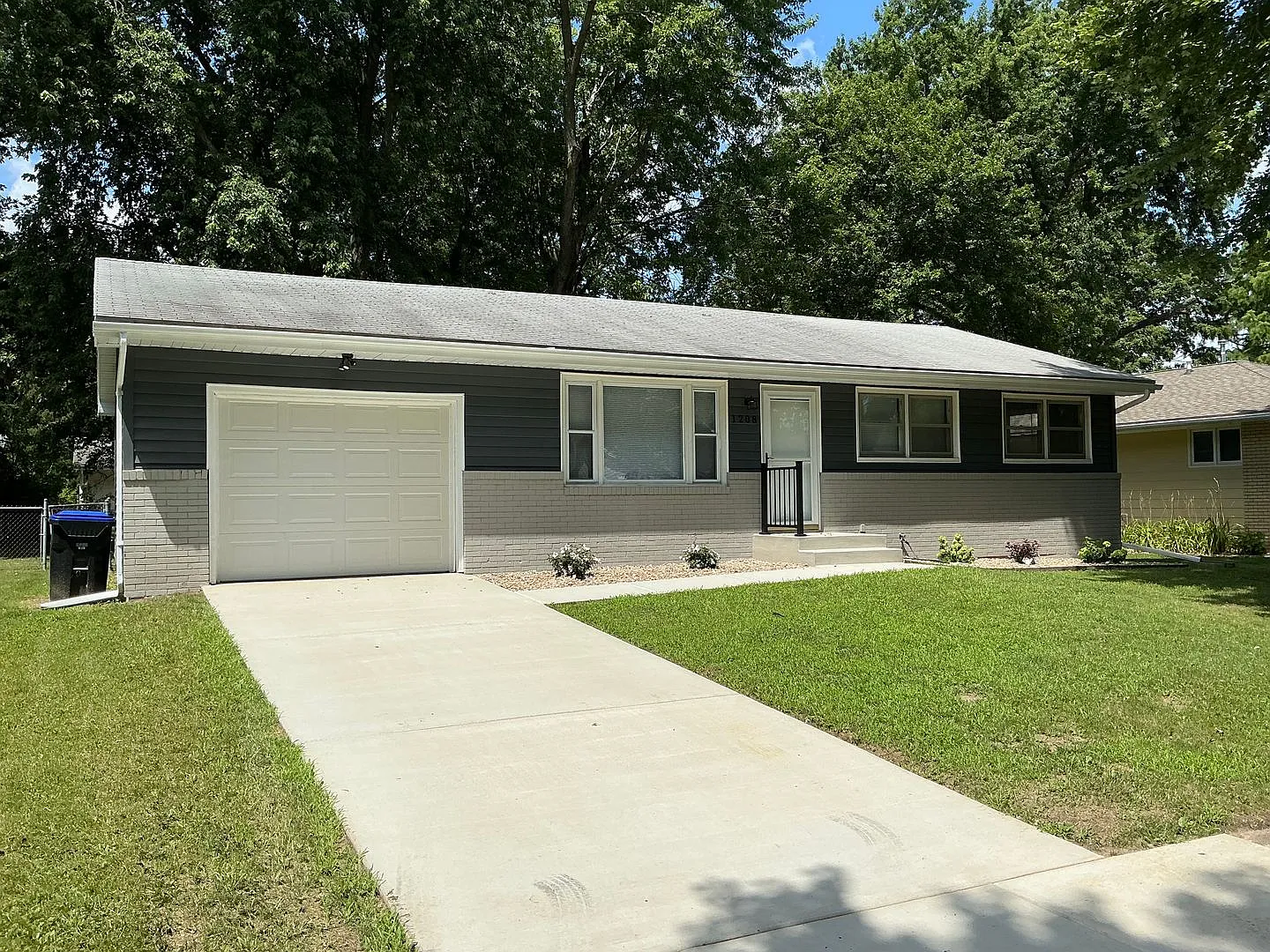 Renovated 3 Bedroom Home in Bloomington — Photo 3