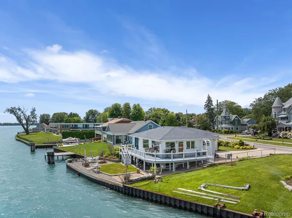 518 N Main St, Marine City, MI 48039