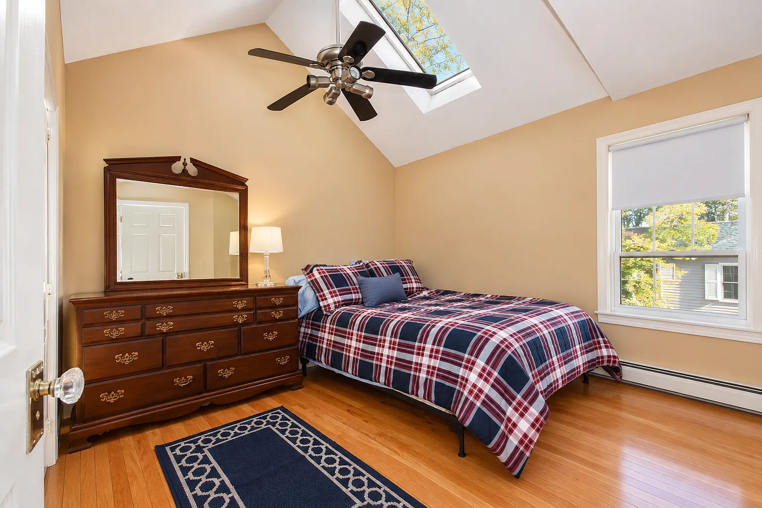 4 bed, 1200 sqft, $3,000 — Photo 3