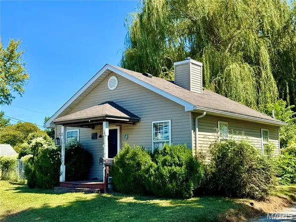 132 N Old Saint Louis Rd, Hartford, IL 62048