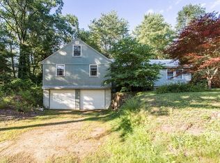 9 Oak Dr, West Brookfield, MA 01585